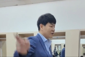 fb体育赛事-邱彪更衣室训话：辽宁4冠不是天上掉馅饼 是机会就投&amp;人人防守